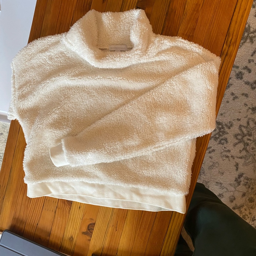 Beyond Yoga sweatshirt